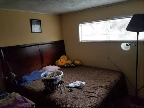 2401 Emerald Dr, Bryan, TX 77803 photo 6