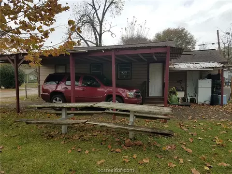 2401 Emerald Dr, Bryan, TX 77803 photo 7