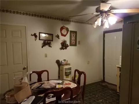 2401 Emerald Dr, Bryan, TX 77803 photo 3