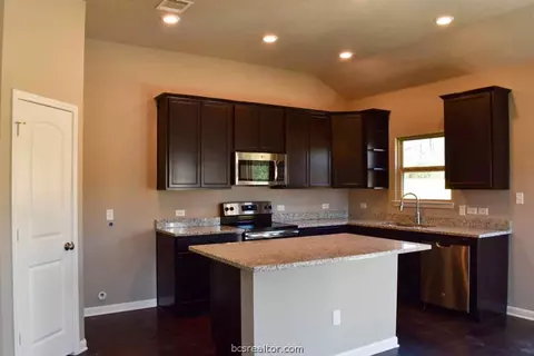 2119 Stubbs Dr, Bryan, TX 77807 photo 4