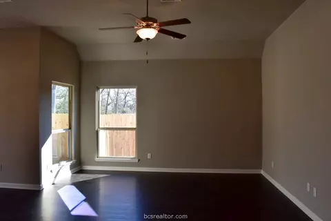 2119 Stubbs Dr, Bryan, TX 77807 photo 3