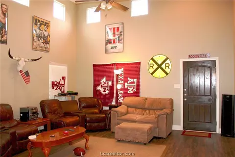 407 Day Ave, Bryan, TX 77801 photo 2