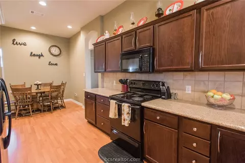 8784 Tejas Rnch, Bryan, TX 77808 photo 9