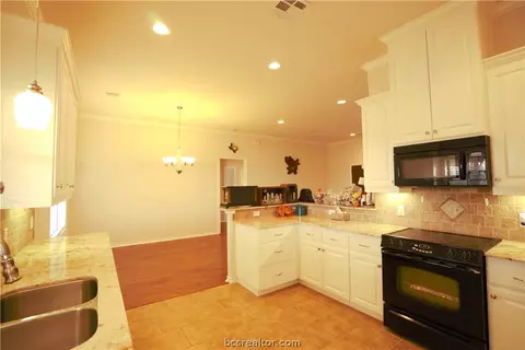 8712 Tejas Ranch Loop, Bryan, TX 77808 photo 7