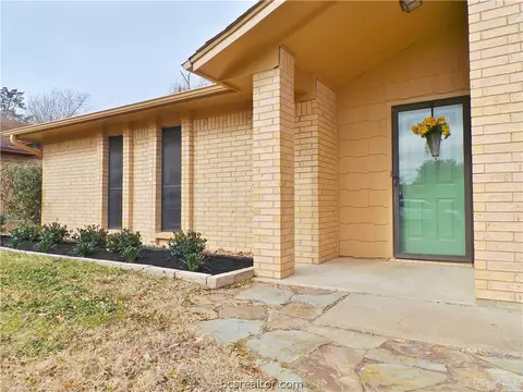 3111 Red Robin Loop, Bryan, TX 77802 photo 2