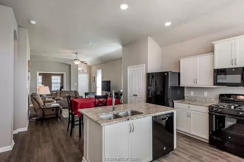 2137 Naples Way, Bryan, TX 77808 photo 6