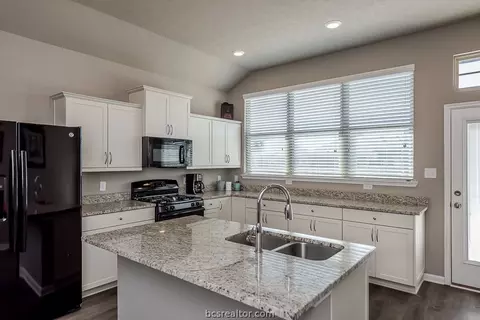 2137 Naples Way, Bryan, TX 77808 photo 7