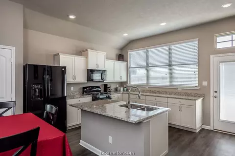2137 Naples Way, Bryan, TX 77808 photo 5