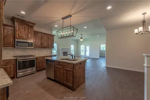 3501 Leesburg Path, Bryan, TX 77808 photo 6