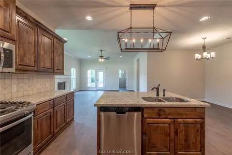 3501 Leesburg Path, Bryan, TX 77808 photo 8