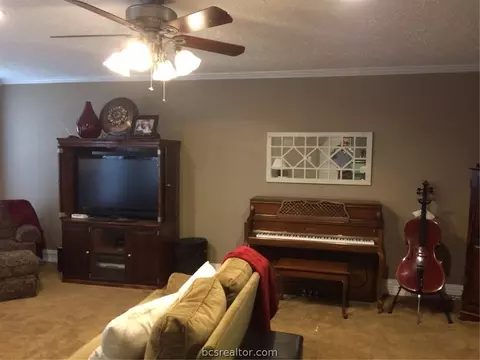 3504 Oak Hill Dr, Bryan, TX 77802 photo 3