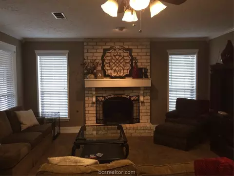 3504 Oak Hill Dr, Bryan, TX 77802 photo 2