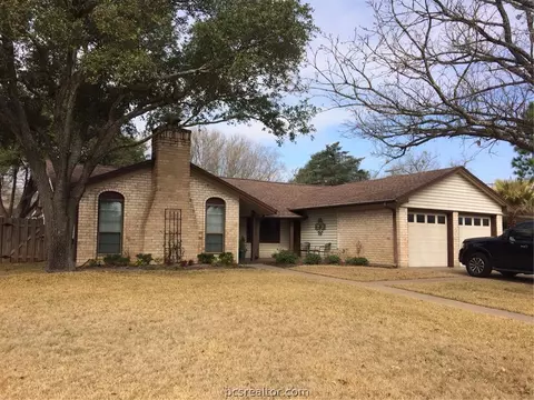 3504 Oak Hill Dr, Bryan, TX 77802 photo 1