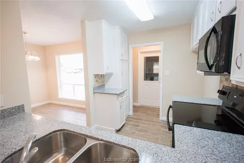 2401 Glacier Dr, Bryan, TX 77803 photo 7