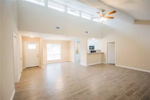 2401 Glacier Dr, Bryan, TX 77803 photo 4
