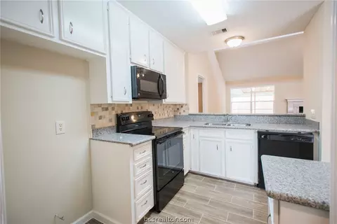 2401 Glacier Dr, Bryan, TX 77803 photo 8