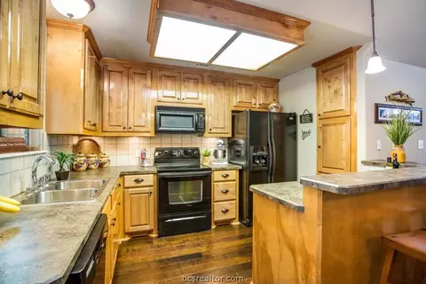 8742 Tejas Ranch Loop, Bryan, TX 77808 photo 5