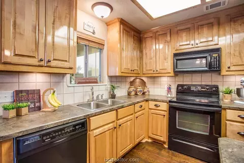 8742 Tejas Ranch Loop, Bryan, TX 77808 photo 6