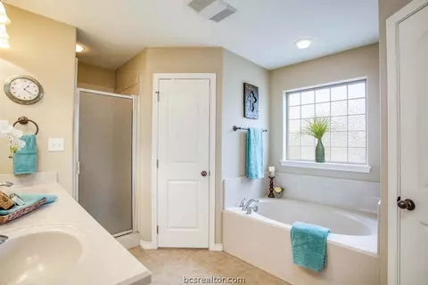 8742 Tejas Ranch Loop, Bryan, TX 77808 photo 11
