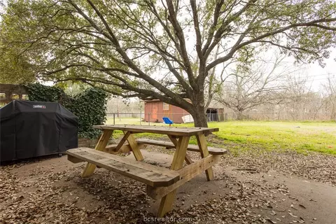 402 Madeline Dr, Bryan, TX 77802 photo 12