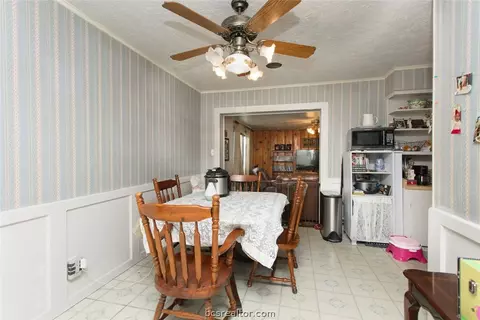 402 Madeline Dr, Bryan, TX 77802 photo 4