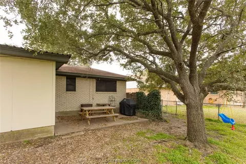 402 Madeline Dr, Bryan, TX 77802 photo 15