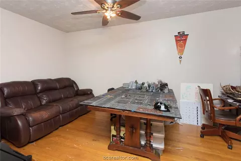 402 Madeline Dr, Bryan, TX 77802 photo 6