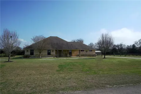 8748 Tejas Ranch Loop, Bryan, TX 77808 photo 4