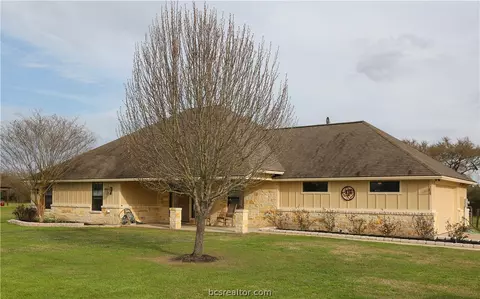 8748 Tejas Ranch Loop, Bryan, TX 77808 photo 3