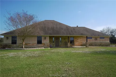 8748 Tejas Ranch Loop, Bryan, TX 77808 photo 5