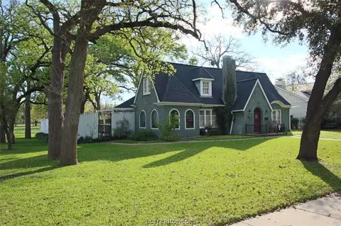807 E 7th St, Cameron, TX 76520 photo 4