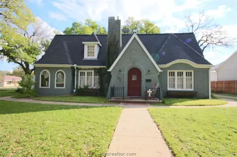 807 E 7th St, Cameron, TX 76520 photo 1