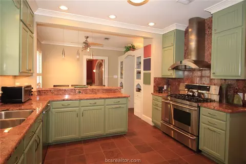 807 E 7th St, Cameron, TX 76520 photo 6