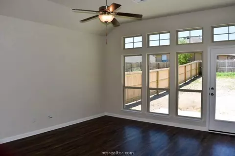 2063 Positano Loop, Bryan, TX 77808 photo 5