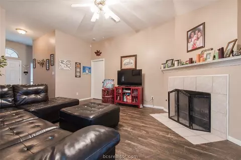 4601 Bluejay Ln, Bryan, TX 77803 photo 4
