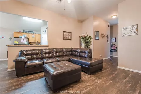 4601 Bluejay Ln, Bryan, TX 77803 photo 3