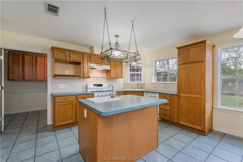 3211 Wilderness Rd, Bryan, TX 77807 photo 8