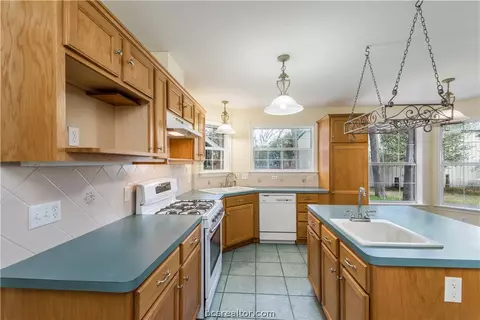 3211 Wilderness Rd, Bryan, TX 77807 photo 9