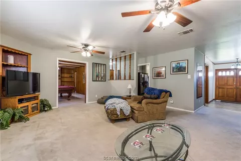 2106 Barak Ln, Bryan, TX 77802 photo 3