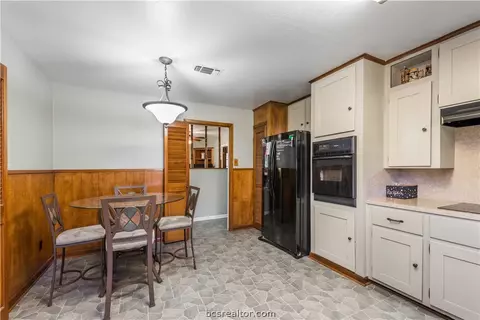 2106 Barak Ln, Bryan, TX 77802 photo 6