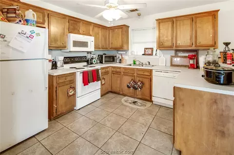 1757 Rock Hollow Loop, Bryan, TX 77807 photo 4