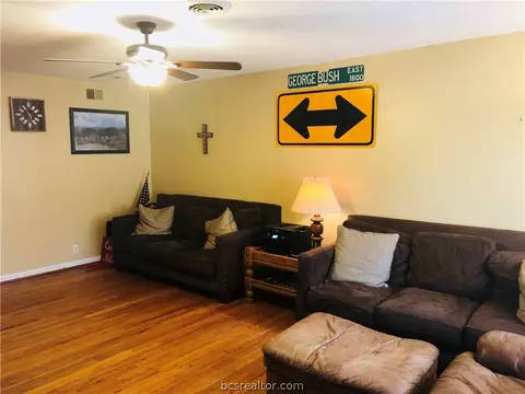 306 Dunn St, Bryan, TX 77801 photo 3