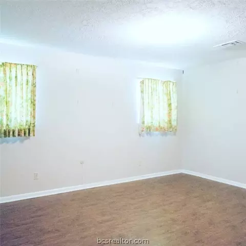 3903 Stillmeadow Dr, Bryan, TX 77802 photo 9