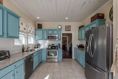 605 E 31st St, Bryan, TX 77803 photo 10