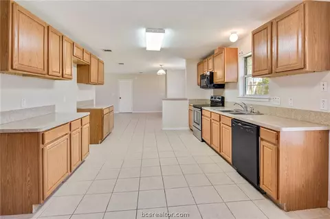 1103 Burt St, Bryan, TX 77803 photo 8