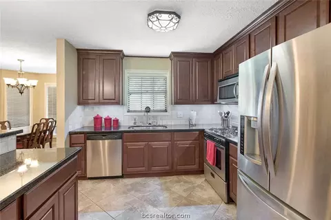 4513 Taft Ct, Bryan, TX 77802 photo 6