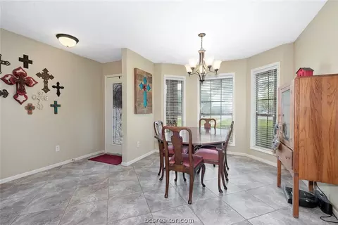 4513 Taft Ct, Bryan, TX 77802 photo 5