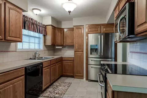 2617 Briton Dr, Bryan, TX 77802 photo 5