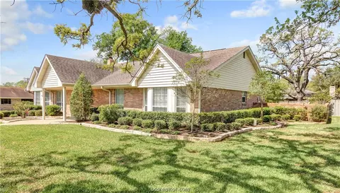 2527 Willow Bend Dr, Bryan, TX 77802 photo 3