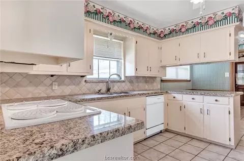 2527 Willow Bend Dr, Bryan, TX 77802 photo 7